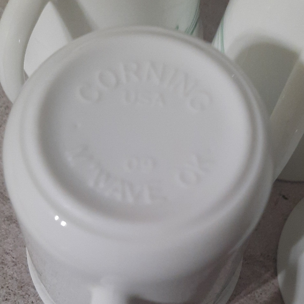 4 Pc Vintage Corelle By Corning Emily Pattern White Mugs with Green Leaf Design. - Picture 6 of 9